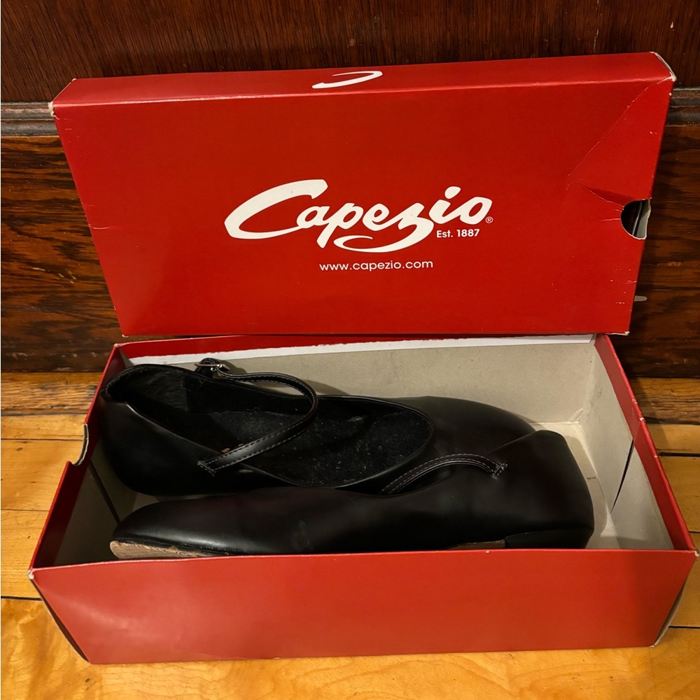 Capezio Woman’s 9.5W character shoes in black